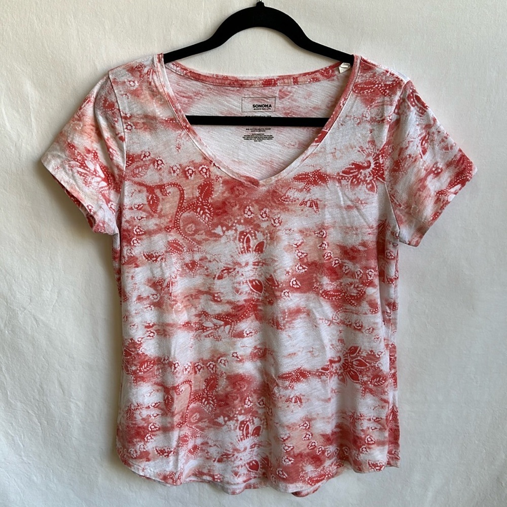 Sonoma orange and white print v-neck Everyday Tee, size M